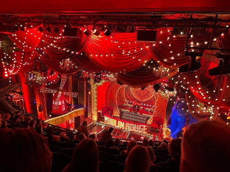 Işıltının Ekonomisi: Moulin Rouge!